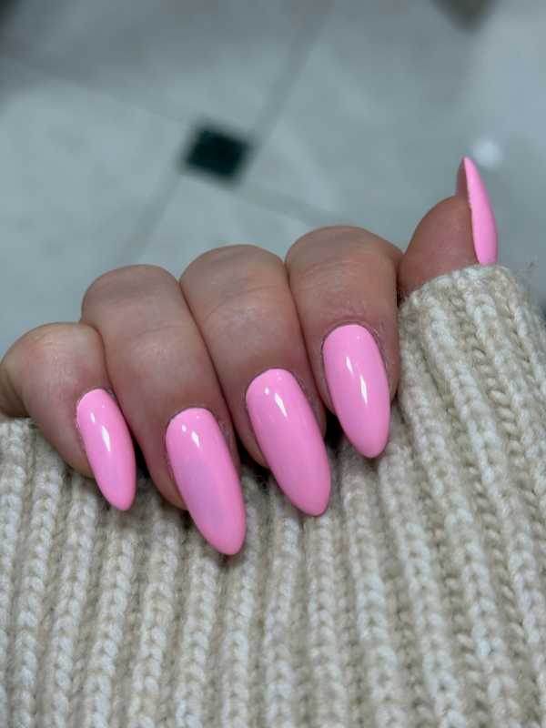 almond shape pink chrome nails
