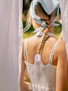 twisted braids with waves